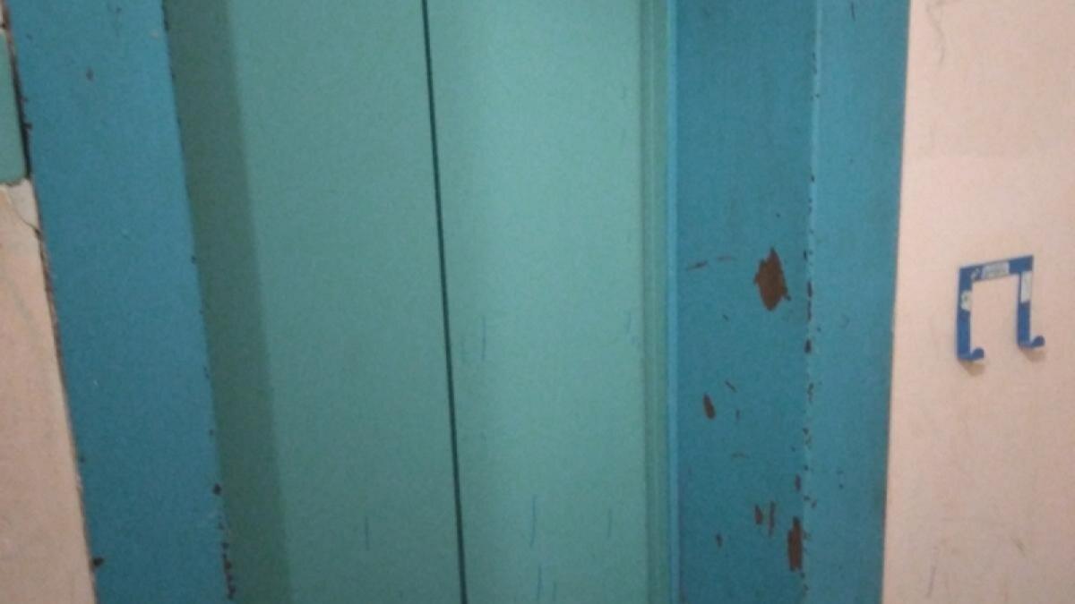 В Энгельсе на Трудовой: сорвавшийся лифт пролетел 4 этажа с женщиной в кабине