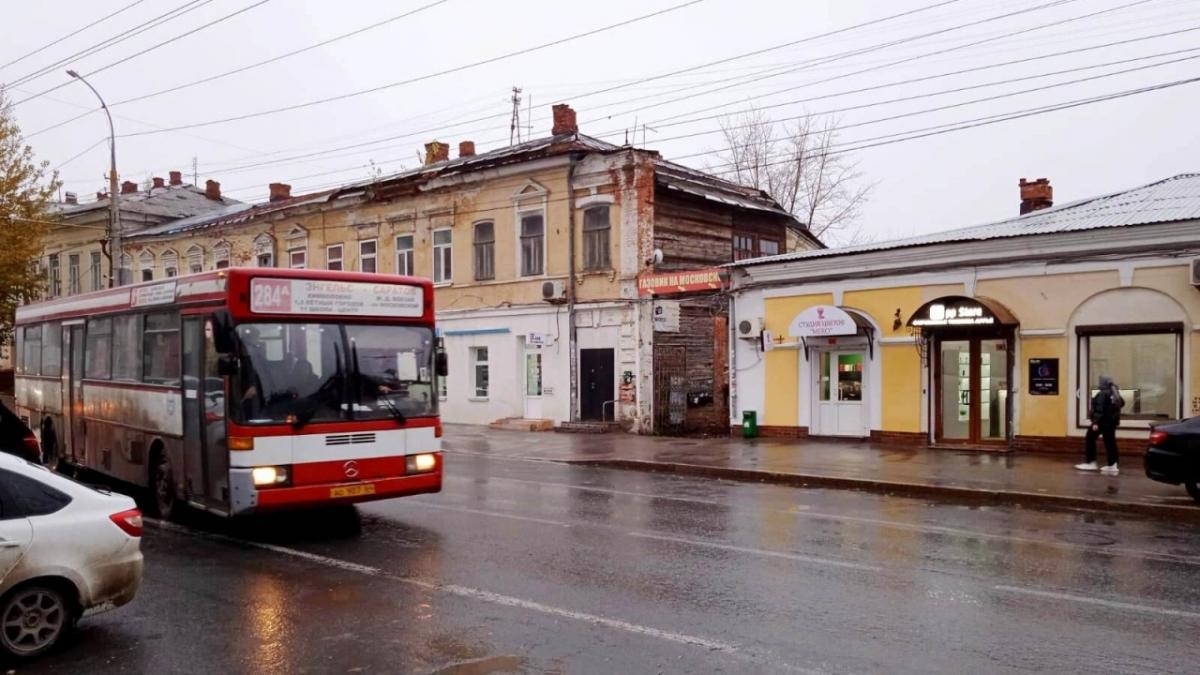 «Уехать вечером можно только на такси!»: жители возмутились работой автобусов Энгельс-Саратов 