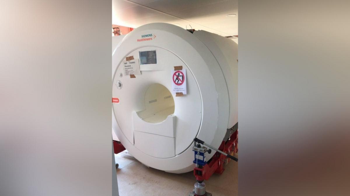 В Энгельсской клинической больнице устанавливается аппарат МРТ