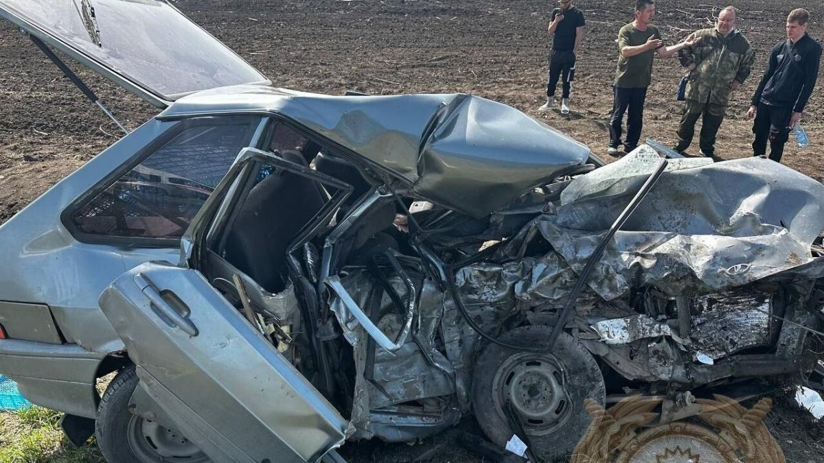В ДТП под Саратовом в раздавленной «четырнадцатой» погиб водитель