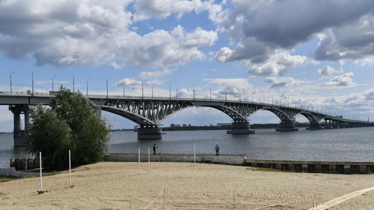 Организацию движения по мосту Саратов-Энгельс изменят из-за пробок 