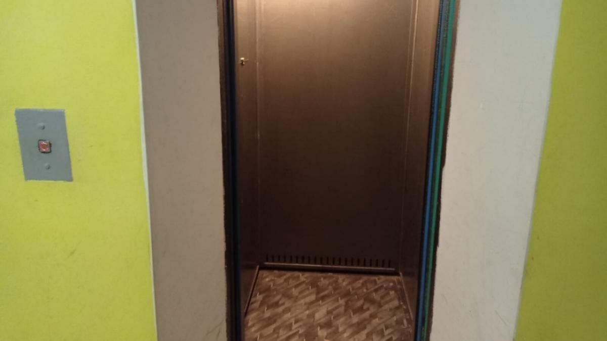В Энгельсе лифт с женщиной сорвался и пролетел 4 этажа