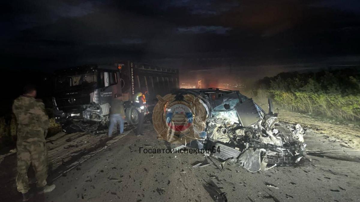 В Саратове рано утром разбился насмерть водитель «БМВ»