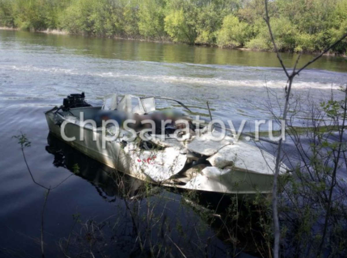 В Энгельсском районе столкнулись 2 катера: погибли люди