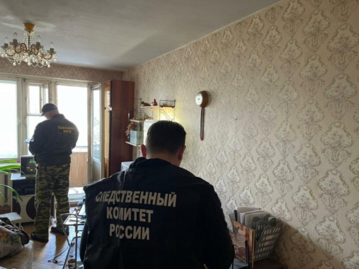 Гибель в трудовском. Следственный комитет в квартире. Люди в квартире.